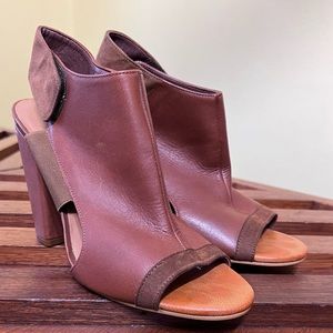 Andrea brown leather booties / size 9